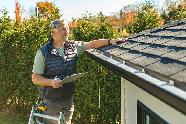 Professional Emergency Roof Repair technician working in Itasca, TX
